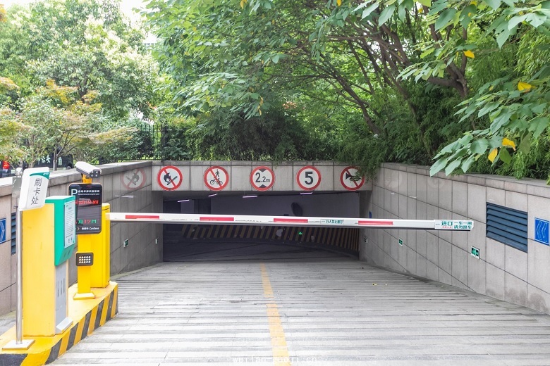車庫入口
